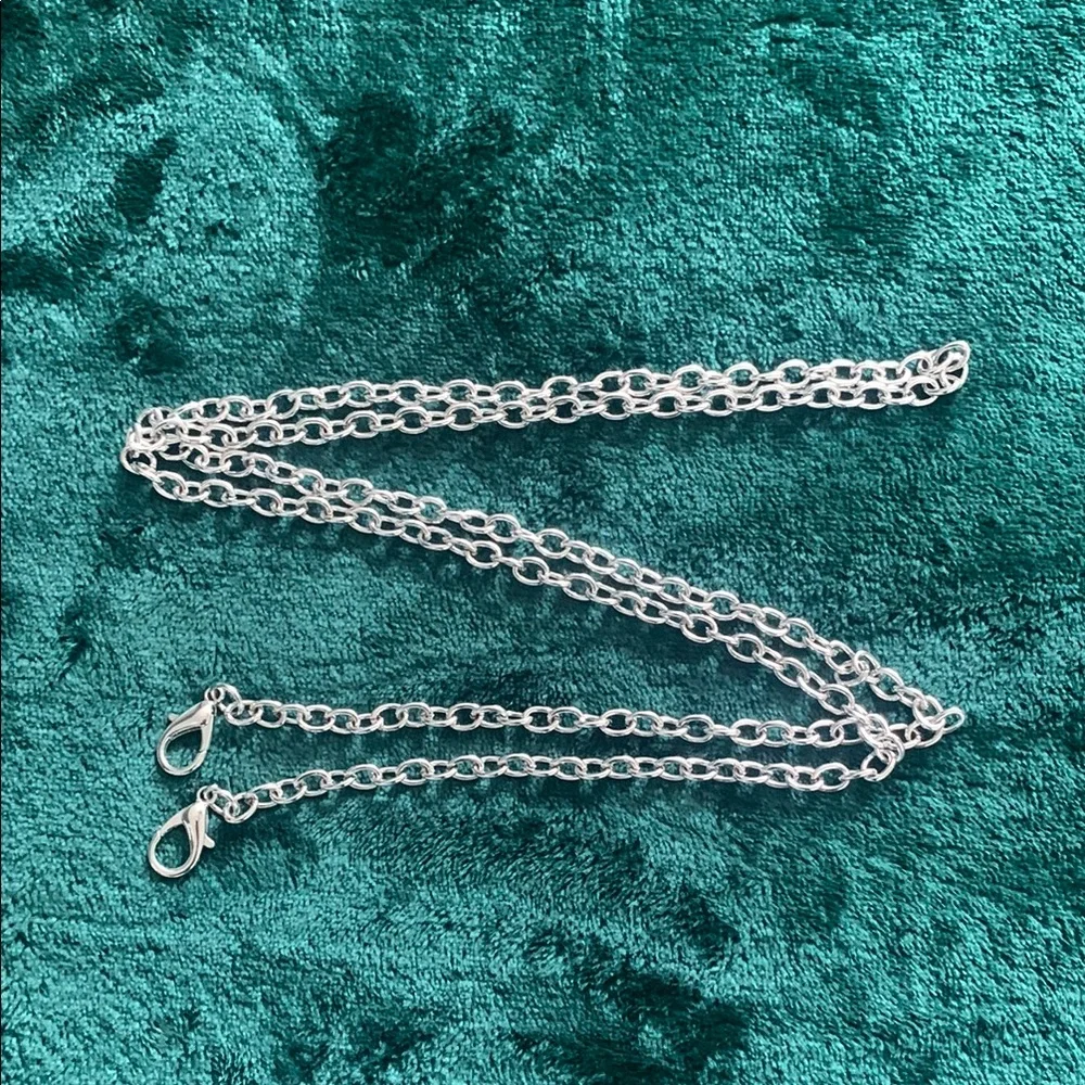 NWOT Silver Wristlet. Metal Handle & crossbody chain strap.